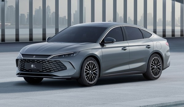 Показан недорогой гибридный седан BYD Qin L Показан недорогой гибридный седан BYD Qin L