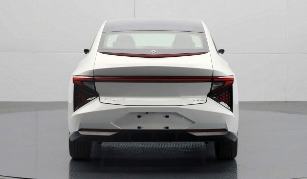 Honda и Dongfeng подготовили седан Lingxie L с шестью экранами Honda и Dongfeng подготовили седан Lingxie L с шестью экранами