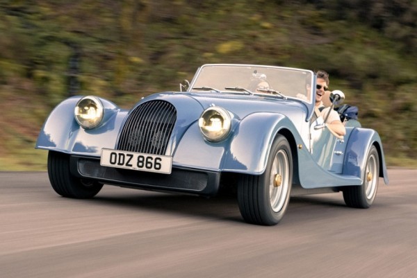 Родстер Morgan Plus Four подвергся рестайлингу