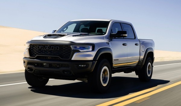 Суперпикап Ram 1500 RHO: рядная «шестерка» вместо V8 Суперпикап Ram 1500 RHO: рядная «шестерка» вместо V8