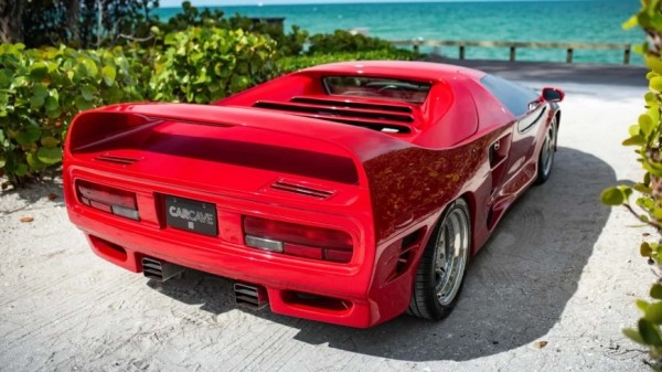 Этот суперкар Vector с двигателем Lamborghini чертовски круто выглядит 