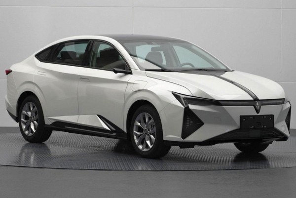 Honda и Dongfeng подготовили седан Lingxie L с шестью экранами Honda и Dongfeng подготовили седан Lingxie L с шестью экранами