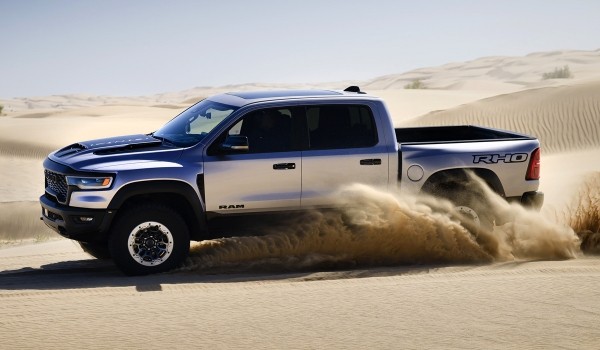 Суперпикап Ram 1500 RHO: рядная «шестерка» вместо V8 Суперпикап Ram 1500 RHO: рядная «шестерка» вместо V8