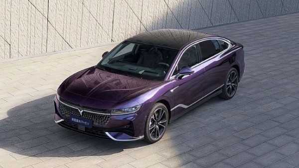 Гибридный кроссовер Voyah Free EVR в России подешевел на 2,5 млн рублей в апреле