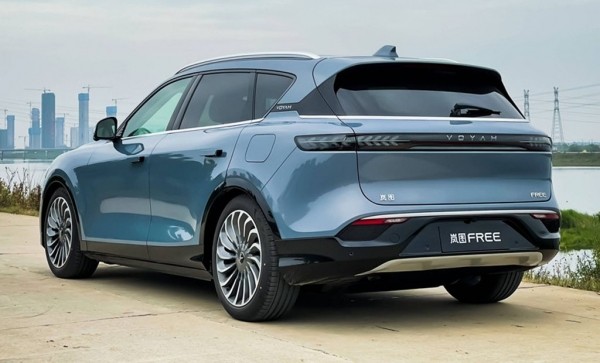 Гибридный кроссовер Voyah Free EVR в России подешевел на 2,5 млн рублей в апреле