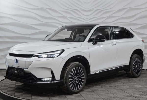 Hongqi E-QM5 возглавил ТОП-10 самых недорогих электромобилей в России в апреле 2024 года