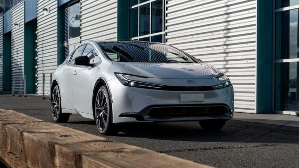 Из проданных Toyota Prius вываливаются пассажиры. Обнаружены проблемы с задними дверьми Из проданных Toyota Prius вываливаются пассажиры. Обнаружены проблемы с задними дверьми