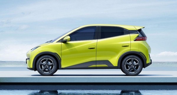 Компания Abarth раскрыла интерьер электрокроссовера 600e