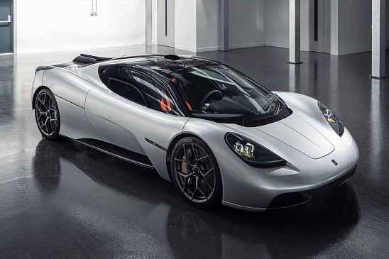 Мощный двигатель V12 в суперкаре T.33 звучит по космическому круто