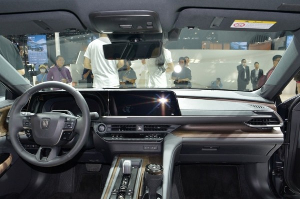 В Китае представили обновленный Toyota Crown 2024 года с мощным гибридным двигателем