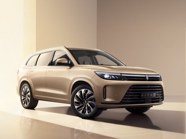 В РФ анонсирован запуск продаж двух кроссоверов нового китайского бренда Seres В РФ анонсирован запуск продаж двух кроссоверов нового китайского бренда Seres