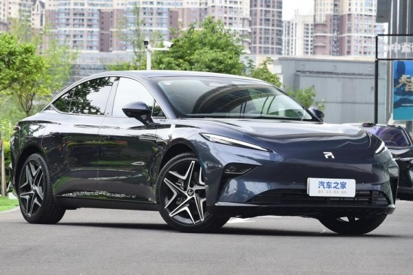 В России продают китайский электрокар Feifan F7 с 5-звездочной безопасностью В России продают китайский электрокар Feifan F7 с 5-звездочной безопасностью