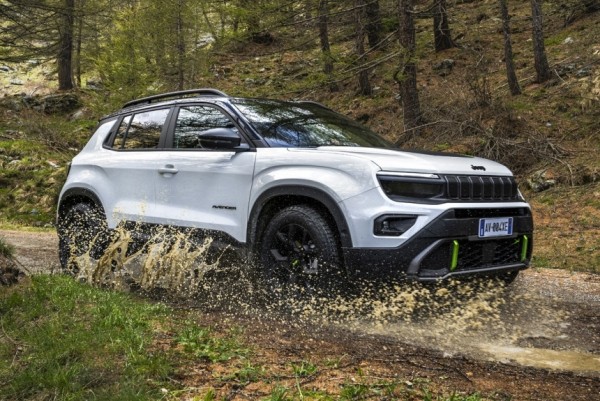 Кроссовер Jeep Avenger обзавелся полным приводом Кроссовер Jeep Avenger обзавелся полным приводом