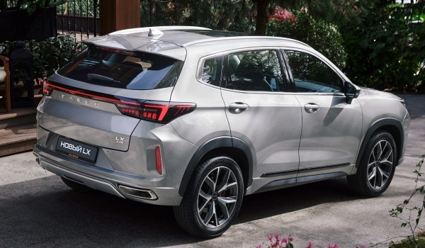 В России начались продажи обновленных кроссоверов Exeed LX