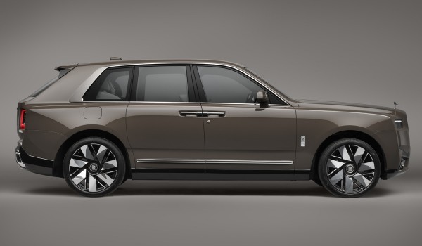 Кроссовер Rolls-Royce Cullinan: обновление и молодежный имидж Кроссовер Rolls-Royce Cullinan: обновление и молодежный имидж