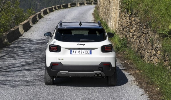 Кроссовер Jeep Avenger обзавелся полным приводом Кроссовер Jeep Avenger обзавелся полным приводом