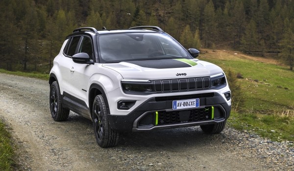 Кроссовер Jeep Avenger обзавелся полным приводом Кроссовер Jeep Avenger обзавелся полным приводом