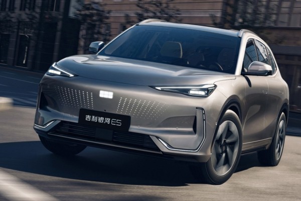 Представлен среднеразмерный кроссовер Geely Galaxy E5 Представлен среднеразмерный кроссовер Geely Galaxy E5