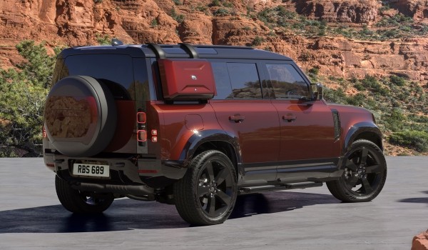 Land Rover Defender: технические обновки и расширенное оснащение Land Rover Defender: технические обновки и расширенное оснащение