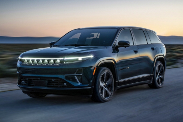 Будущий Jeep Wagoneer S на фоне Теслы: официальное видение Будущий Jeep Wagoneer S на фоне Теслы: официальное видение