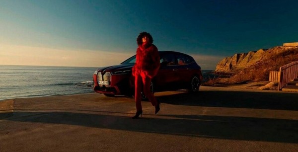 Электрический кроссовер BMW iX привносит революционные обновления Электрический кроссовер BMW iX привносит революционные обновления