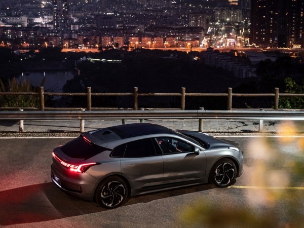 Китайский лифтбек Zeekr 001 стал бестселлером в России, есть ли подвох Китайский лифтбек Zeekr 001 стал бестселлером в России, есть ли подвох