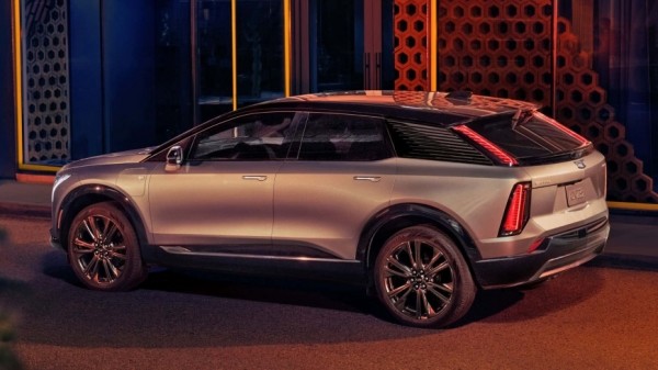 Компания Cadillac показала свой новый электрический внедорожник 