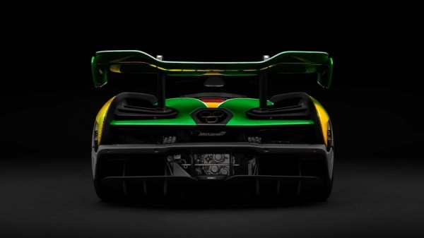 Миниатюрная копия McLaren Senna с лицом Сенны на кузове стоит 1 918 290 руб.