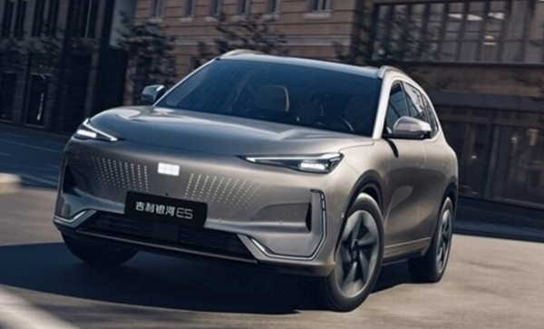 Новая модель электрокара Geely Galaxy E5 выходит на авторынок