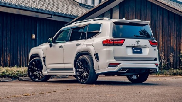 Новый комплект обвесов Liberty Walk для Toyota Land Cruiser оказался смелым преображением