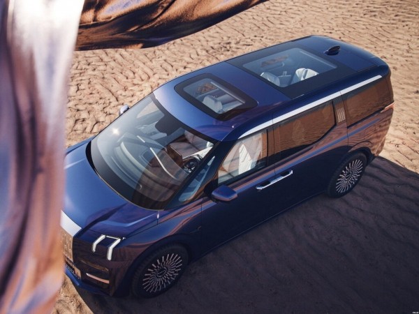 Премиальные минивэны Zeerk 009 за год сильно подешевели Премиальные минивэны Zeerk 009 за год сильно подешевели