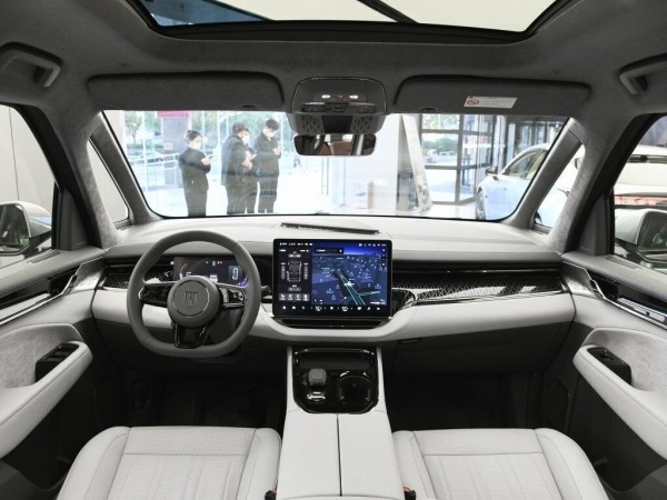 Премиальные минивэны Zeerk 009 за год сильно подешевели Премиальные минивэны Zeerk 009 за год сильно подешевели