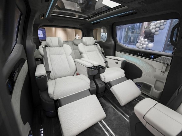 Премиальные минивэны Zeerk 009 за год сильно подешевели Премиальные минивэны Zeerk 009 за год сильно подешевели