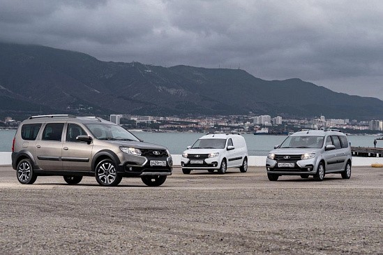 Седан Lada Iskra показали на фото в сравнении с Largus