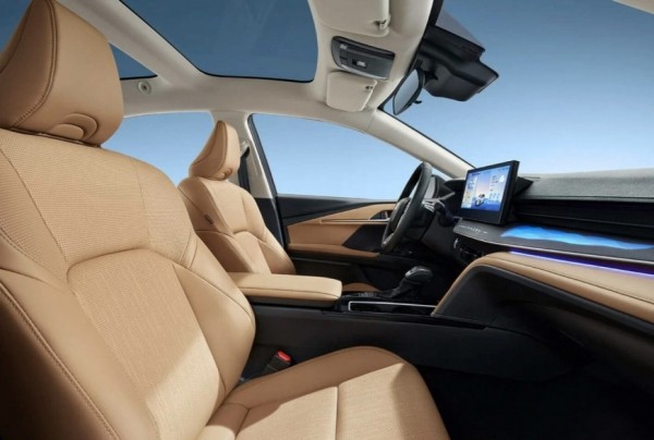 Совершенно новая Toyota Camry существенно подешевела в России