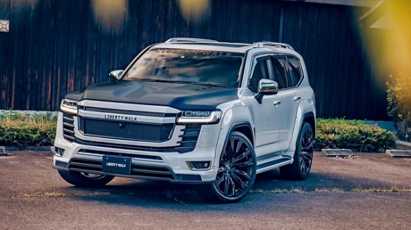 Toyota GR GT3 звучит очень мощно во время теста на мокрой трассе Toyota GR GT3 звучит очень мощно во время теста на мокрой трассе