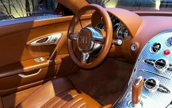 В Москве на продажу выставлен гиперкар Bugatti Veyron в безупречном состоянии В Москве на продажу выставлен гиперкар Bugatti Veyron в безупречном состоянии