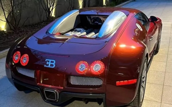 В Москве на продажу выставлен гиперкар Bugatti Veyron в безупречном состоянии В Москве на продажу выставлен гиперкар Bugatti Veyron в безупречном состоянии