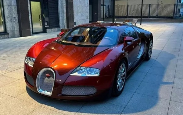 В Москве на продажу выставлен гиперкар Bugatti Veyron в безупречном состоянии В Москве на продажу выставлен гиперкар Bugatti Veyron в безупречном состоянии