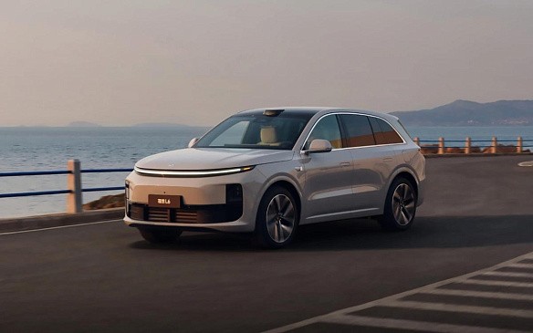 В России рухнули цены на кроссовер-бестселлер от Geely В России рухнули цены на кроссовер-бестселлер от Geely