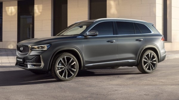 В России рухнули цены на кроссовер-бестселлер от Geely В России рухнули цены на кроссовер-бестселлер от Geely