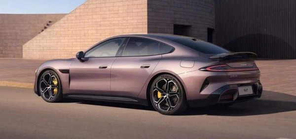 Xiaomi SU7 сломался через 39 километров и больше не подлежит ремонту Xiaomi SU7 сломался через 39 километров и больше не подлежит ремонту