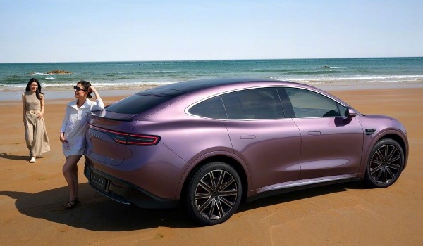 Кроссовер Luxeed R7: вторая совместная модель Chery и Huawei Кроссовер Luxeed R7: вторая совместная модель Chery и Huawei