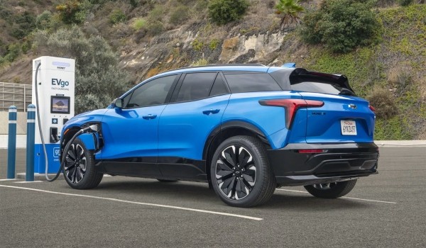 Дайджест дня: самый дорогой Hongqi, катер Abarth и другие события индустрии Дайджест дня: самый дорогой Hongqi, катер Abarth и другие события индустрии