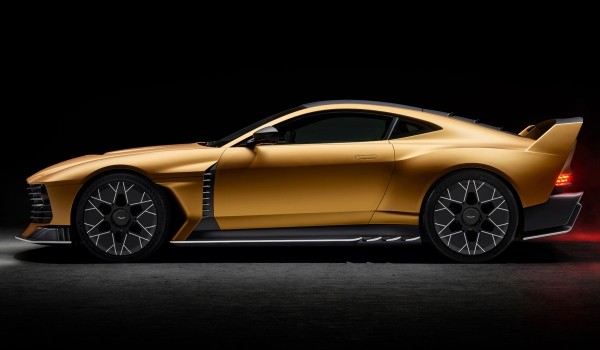 Суперкар Aston Martin Valiant продолжил дело 12-цилиндровой модели Valour Суперкар Aston Martin Valiant продолжил дело 12-цилиндровой модели Valour