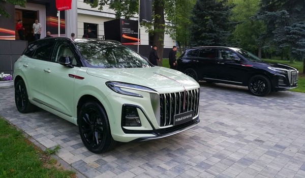 На российский рынок выходит кроссовер Hongqi HS3
