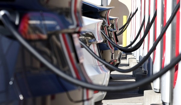 Дайджест дня: самый дорогой Hongqi, катер Abarth и другие события индустрии Дайджест дня: самый дорогой Hongqi, катер Abarth и другие события индустрии