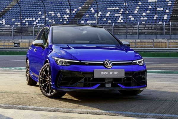 Volkswagen Golf R стал мощнее после обновления Volkswagen Golf R стал мощнее после обновления
