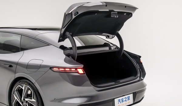 Седан Lynk & Co Z10 стал первым электромобилем марки Седан Lynk & Co Z10 стал первым электромобилем марки