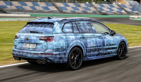 Обновленный Volkswagen Golf R станет мощнее Обновленный Volkswagen Golf R станет мощнее